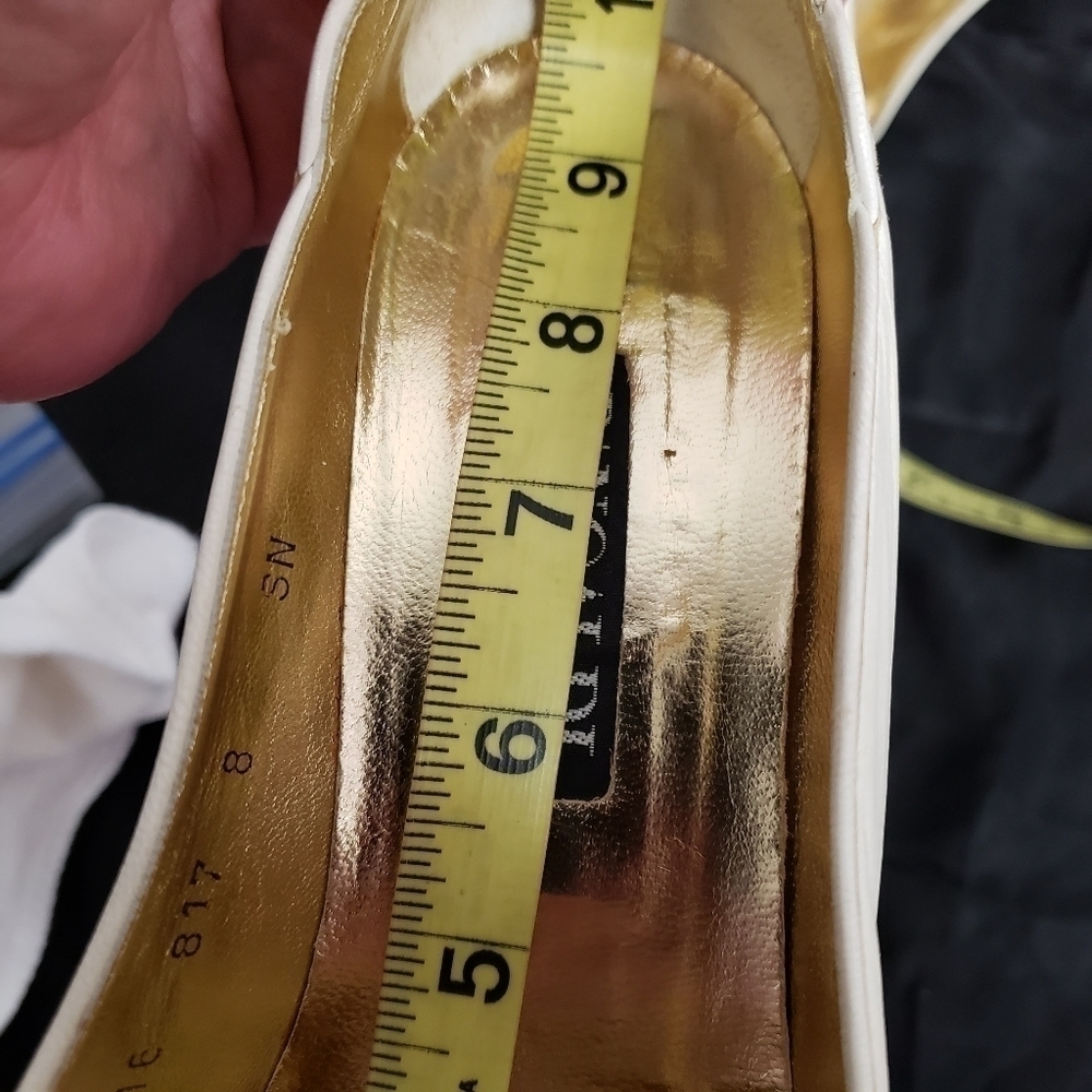 Pancaldi Vartan Winter White Ivory Kid Leather 8AA Narrow Pump Heels EUC in box - Picture 11 of 16